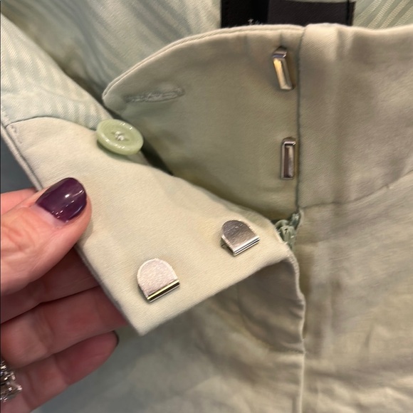 The Limited Cream Tailored‎ Shorts - Picture 2 of 6